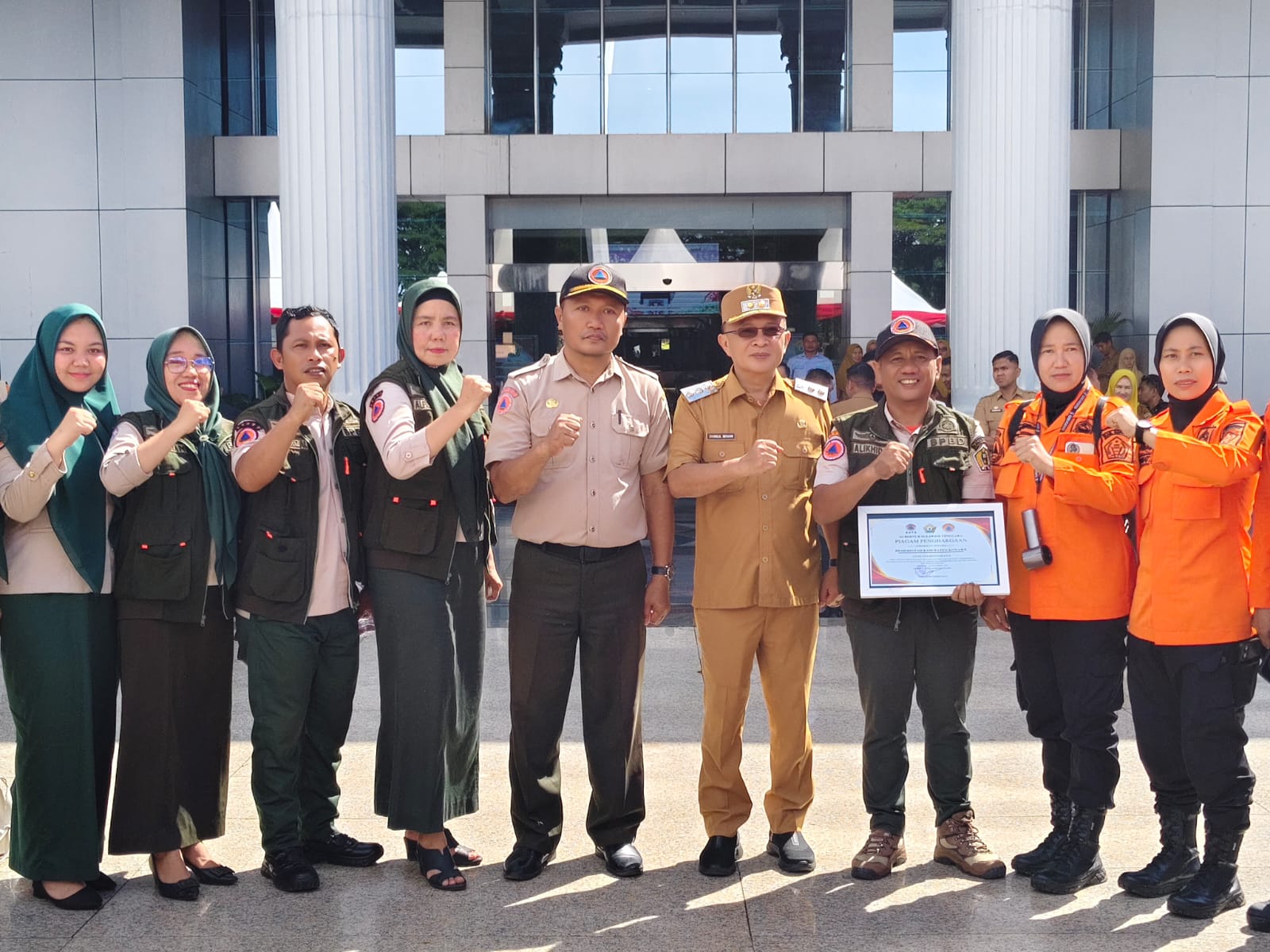 Komitmen Pengurangan Risiko Bencana, Pemkab Konawe Terima Penghargaan Destana